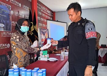 Rutan Kelas IIB Tamiang Layang Laksanakan Tes Urine, Seluruh Pegawai Dinyatakan Bebas Narkoba