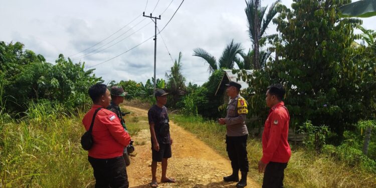 Polsek Dusun Tengah Edukasi Warga Desa Tampa Tentang Bahaya Karhutla