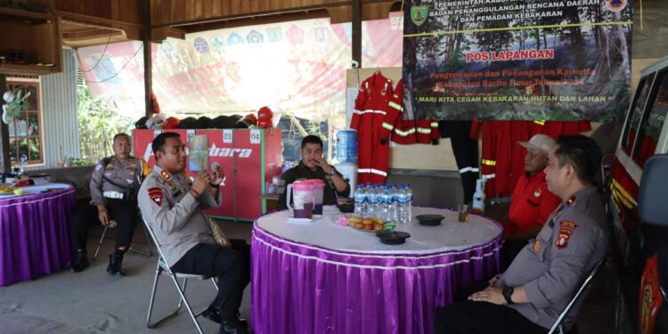 Kapolres Barito Timur Kunjungi Posko Siaga Karhutla di Ampah Kota, Tekankan Pentingnya Pencegahan