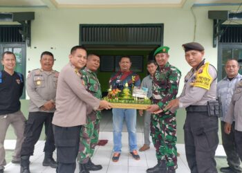 Sinergitas TNI-Polri, Polres Barito Timur Berikan Ucapan HUT TNI Ke-79 di Koramil Tamiang Layang