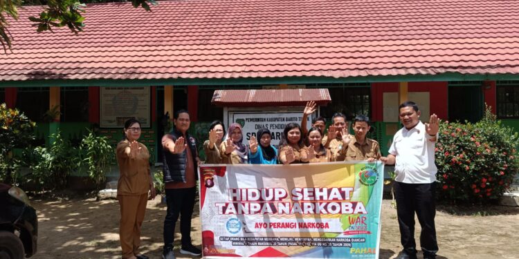 Kasat Resnarkoba Polres Bartim Sosialisasikan Bahaya Narkoba dan Program Prioritas Pemerintah di SDN Haringen