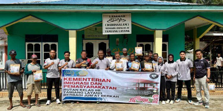 Rutan Tamiang Layang Gelar Bakti Sosial di Langgar Darussalam