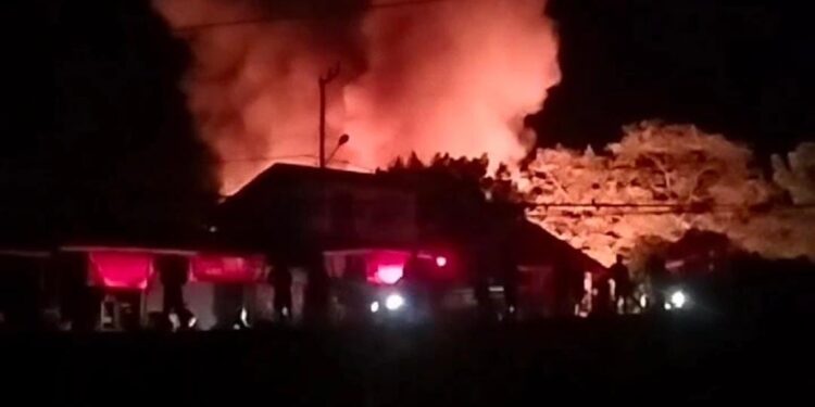 Kebakaran Hanguskan Enam Rumah di Gang Keramat Ampah, Kerugian Capai Rp400 juta