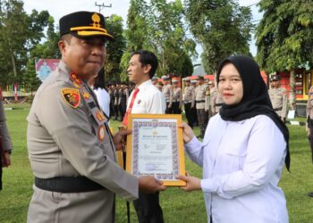 Kapolres Bartim Pimpin Apel Jam Pimpinan dan Pemberian Penghargaan