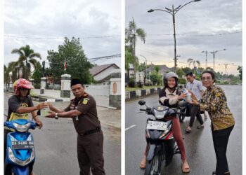 Kejari Bartim dan IAD Berbagi Takjil Gratis di Bulan Ramadan