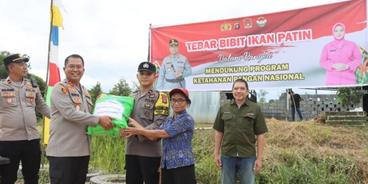 Polres Barito Timur Tebar Bibit dan Panen Ikan Patin Dukung Program Ketahanan Pangan Nasional