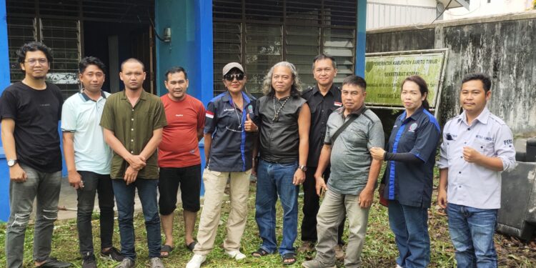 PWI Barito Timur Gotong Royong Bersihkan  Sekretariat dan Tingkatkan Sarana