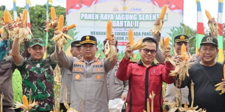 Polres Bartim Ambil Bagian Dalam Panen Raya Jagung Nasional Kuartal II di Desa Malintut