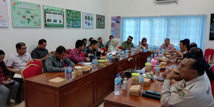 Komisi II DPRD Kalteng Tinjau Tata Kelola Sawit PT. SGM di Barito Timur