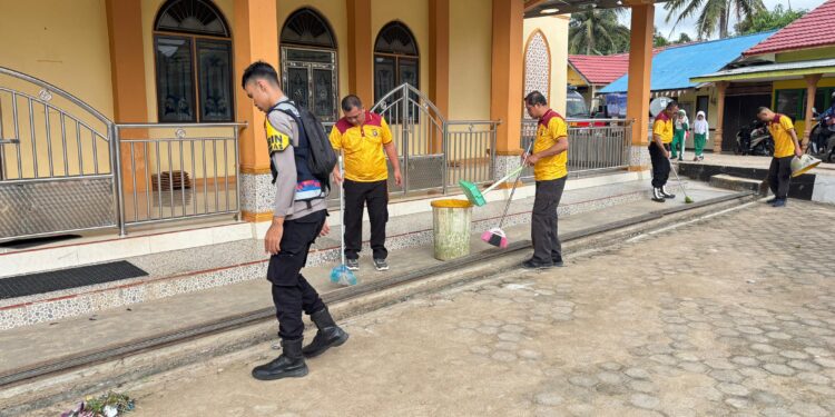 Polsek Dusun Timur Gelar Bakti Religi di Masjid Jami Usman Bin Affan Sambut Hari Bhayangkara ke-79