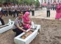 Polres Barito Timur Ziarah dan Tabur Bunga di TMP Bumi Satria Ampah Sambut Hari Bhayangkara ke-79