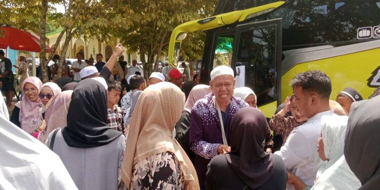 Kepulangan Jemaah Haji Barito Timur Disambut Pelukan dan Doa