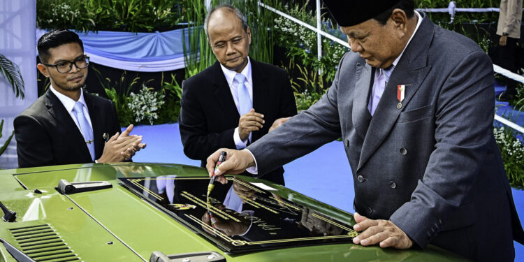 Presiden Prabowo Resmikan Peluncurkan Pandu, Kendaraan Listrik Taktis Keluaran Pindad