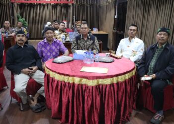Polres Bartim Gelar Nobar Wayang Kulit Bersama Masyarakat dan Tokoh Daerah