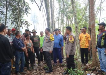 Kapolres Bartim Pimpin Pembukaan Lahan Pemakaman Bhayangkara di Desa Sumur