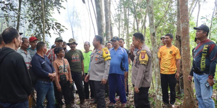 Kapolres Bartim Pimpin Pembukaan Lahan Pemakaman Bhayangkara di Desa Sumur