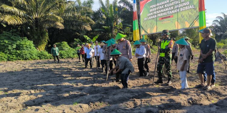 Polres Bartim Hadiri Penanaman Jagung Serentak Kuartal III di Desa Siong