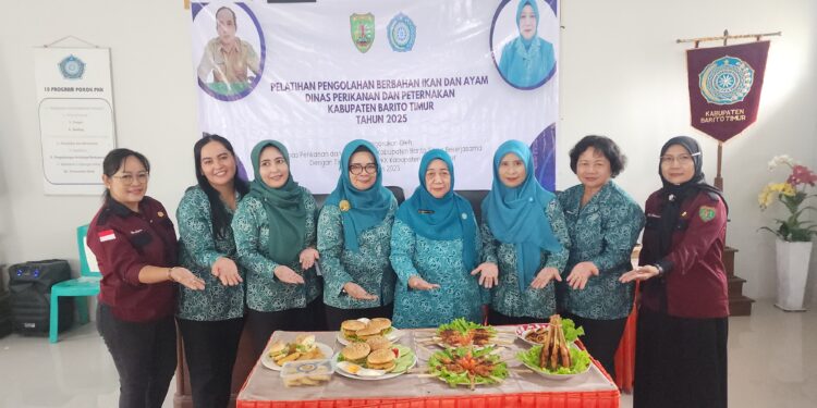 Tingkatkan Kesejahteraan Keluarga, TP PKK dan Diskanak Bartim Gelar Pelatihan Pengolahan Ikan dan Ayam