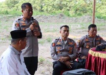 Kapolres Bartim Hadiri Acara Adat Pemalasan Tanah Pemakaman Bhayangkara Bangi Raya di Desa Sumur