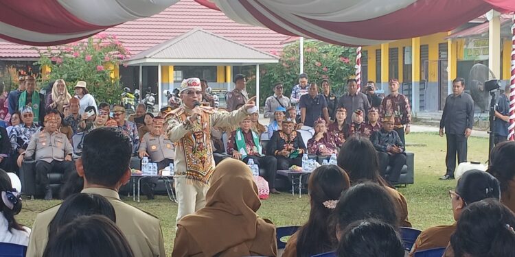 Gubernur Kalteng Kunjungi SMAN 1 Tamiang Layang, Bangga Siswi Terpilih Jadi Paskibraka Nasional