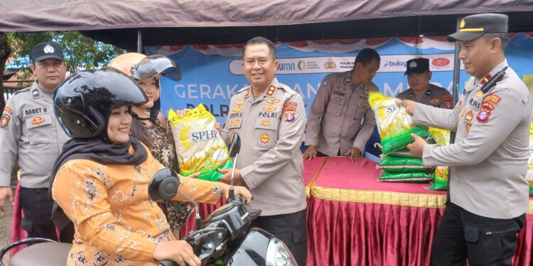 Kapolri Luncurkan Gerakan Pangan Murah, Polres Bartim Salurkan 750 Sak Beras Subsidi