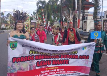 Parade Karnaval Warnai Festival Budaya Nansarunai Jajaka 2025