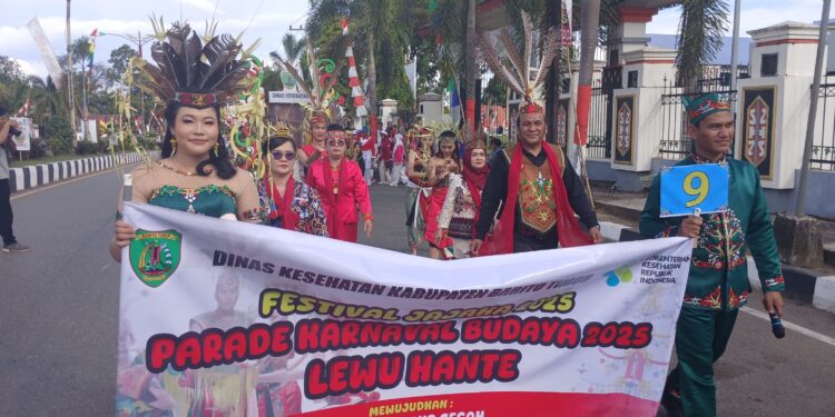 Parade Karnaval Warnai Festival Budaya Nansarunai Jajaka 2025