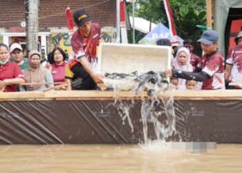 Tradisi Dayak Mangaruhi Meriahkan HUT ke-80 RI dan Hari Jadi ke-23 Murung Raya