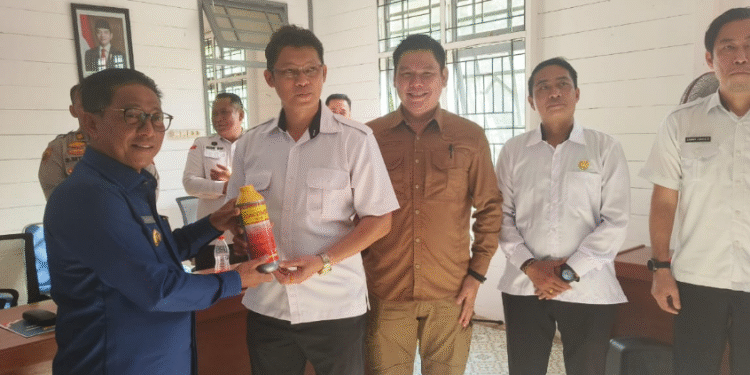 Bupati Murung Raya Salurkan Bantuan Pertanian untuk 161 Kelompok Tani