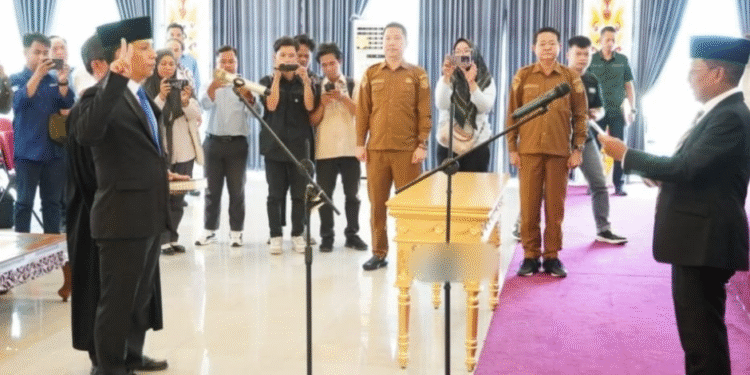 Bupati Murung Raya Lantik Direktur Perumda Danum Pomolum Periode 2025–2030