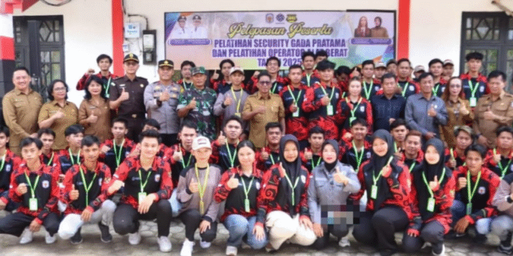 Peserta Pelatihan Operator Alat Berat dan Diksar Satpam Gada Pratama 2025 Resmi Dilepas Bupati Heriyus