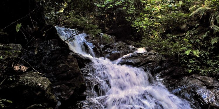 Air terjun alami Riam Kendong di Desa Batuah, Barito Timur.