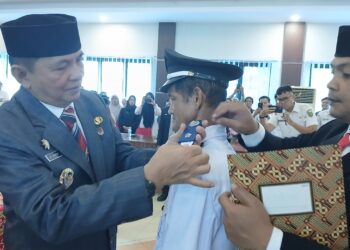 Bupati Barito Timur Lantik Staf Ahli dan Kades PAW Banyu Landas