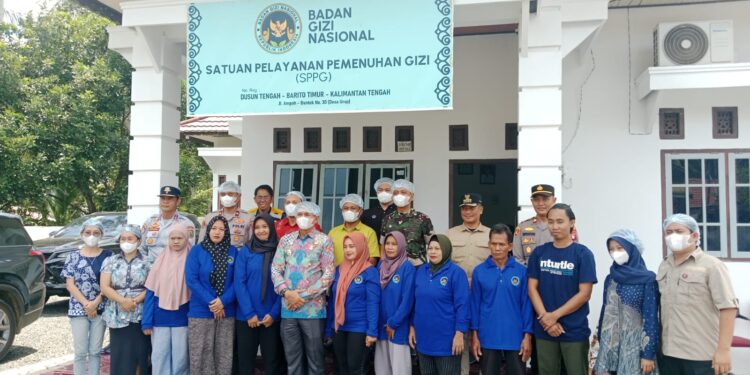 Ketua DPRD Bartim Dampingi Bupati Yamin Tinjau Dapur Umum SPPG di Ampah Kota