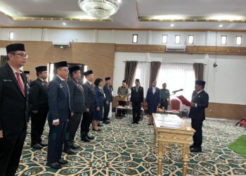 Bupati Murung Raya Heriyus melantik 15 pejabat eselon II di Aula Rumah Jabatan Bupati, Sabtu (20/9/2025).