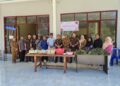 Kajari Bartim, Rahmad Isnaini, dan Kepala Seksi Intelijen Sodiq Suksamana Hadi, bersama pengurus Koperasi Desa Merah Putih Matabu saat penetapan koperasi binaan.