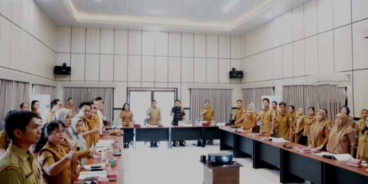 Suasana rapat koordinasi evaluasi Perda Pajak Daerah dan Retribusi yang digelar Pemkab Murung Raya secara hybrid bersama Kemendagri.