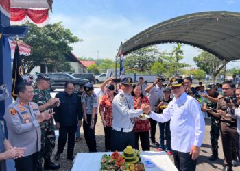 Forkopimda Barito Timur bersama Bupati M. Yamin pada perayaan Harhubnas 2025 di Desa Jaar.