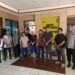 Pelaku NR didampingi keluarga dan petugas sebelum dirujuk ke RSJ Kalawa Atei Palangka Raya.