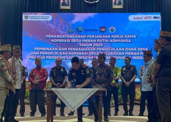 Wakil Bupati Murung Raya Rahmanto Muhidin bersama pejabat nasional menghadiri penandatanganan PKS Jaksa Garda Desa dan Koperasi Adhyaksa di Aula Jayang Tingang, Palangka Raya.