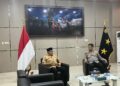 Pj. Bupati Barito Utara Indra Gunawan bersama Kapolda Kalimantan Tengah Irjen Pol. Iwan Kurniawan di Mapolda Kalteng, Jumat (10/10/2025).