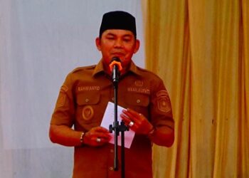 Wakil Bupati Murung Raya, Rahmanto Muhidin, saat menghadiri PORSENI dan Harlah ke-16 MAN 1 Murung Raya di Puruk Cahu, Senin (13/10/2025).