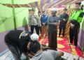 Jasad almarhum H. Hamsi alias Kai Asid saat telah dievakuasi dan berada di rumah duka di Desa Tuyau, Kecamatan Pematang Karau, Kamis (23/10/2025).