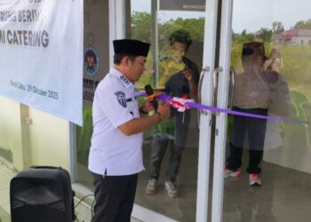 Wakil Bupati Murung Raya, Rahmanto Muhidin, membuka secara resmi Dapur Satuan Pelayanan Pemenuhan Gizi (SPPG) di Puruk Cahu, Rabu (29/10/2025).