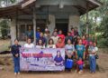 Anggota DPRD Barito Timur, Winda Sari, dengan warga Desa Gumpa dalam kegiatan reses masa sidang tahun 2025, Jumat (24/10/2025).