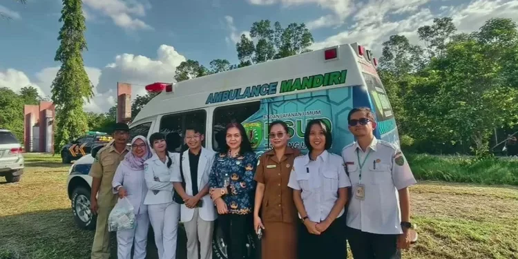 Tim kesehatan RSUD Tamiang Layang bersiaga mendampingi rangkaian kunjungan kerja Gubernur Kalteng di Barito Timur.