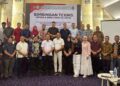 Ketua DPRD Kabupaten Kapuas Ardiansah, didampingi Wakil Ketua I Yohanes, dan Wakil Ketua II Berinto, serta jajaran dalam Bimbingan Teknis (Bimtek) DPRD Kapuas di Grand Mega Resort Bali, Denpasar, Rabu (22/10/2025). (FOTO: HUMAS)