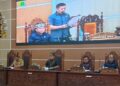 Ketua DPRD Kapuas, Ardiansah, didampingi Wakil Ketua I Yohanes dan Wakil Ketua II Berinto, bersama Bupati Kapuas HM. Wiyatno, saat memimpin rapat paripurna penyampaian hasil reses dan penutupan Masa Sidang I Tahun 2025 di Ruang Rapat Paripurna DPRD Kapuas.
