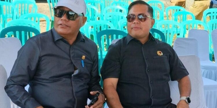 Wakil Ketua I DPRD Kabupaten Kapuas, Yohanes (kanan) dan Anggota DPRD Kapuas, Saferaniansyah.