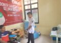 Tenaga kesehatan RSUD Tamiang Layang bersama masyarakat berpartisipasi dalam kegiatan donor darah serentak nasional yang digelar ARSADA, Senin (3/11/2025).